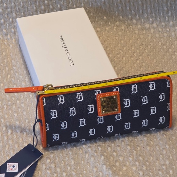 Dooney & Bourke Detroit Tigers Wallet - Picture 7 of 8